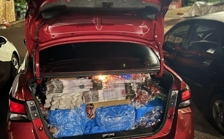 carro abandonado com contrabando em Foz do Iguaçu