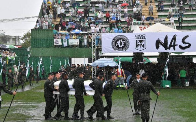 chapecoense-velorio-caixoes-20161203-028