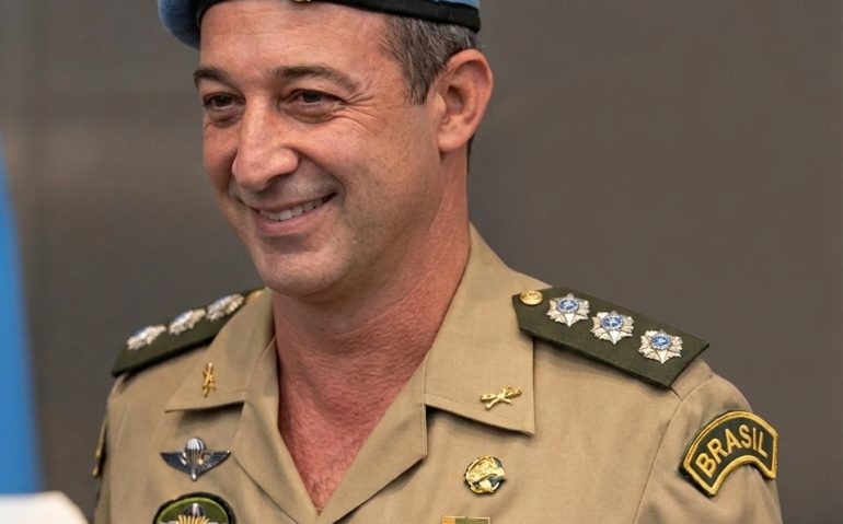 O coronel Glaucir Lopes Gonçalves durante homenagem aos Peacekeepers pela Câmara Municipal de Fortaleza