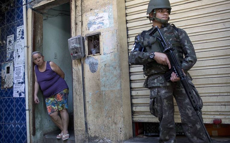 exercito-volta-rocinha-rj20171011_0001