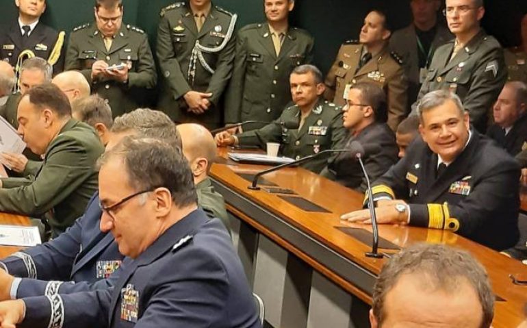 Generais na Câmara durante reunião da comissão que discute previdência dos militares. (Evandro Éboli/VEJA)
