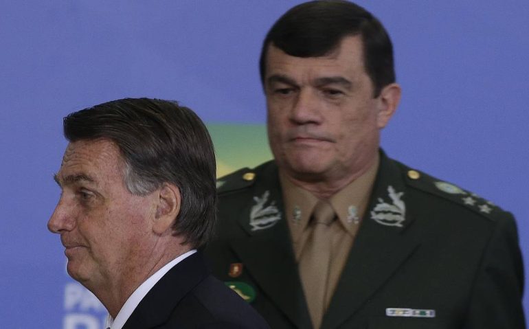 Paulo Sérgio Nogueira se equilibra entre Bolsonaro, que almeja demonstrações de apoio, e o Alto Comando, que quer blindar a caserna da política e evitar desgaste para a instituição Foto: Cristiano Mariz / 11-08-2021