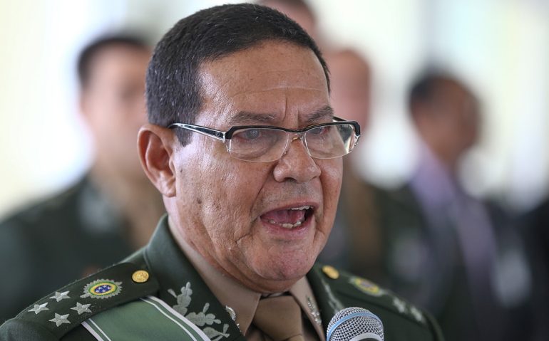 Cerimônia em homenagem ao general do exército, Antônio Hamilton Martins Mourão