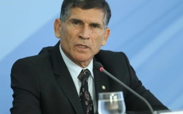 General Carlos Alberto Santos Cruz disse que Bolsonaro não tem o apoio institucional das Forças Armadas
Imagem: RENATO COSTA /FRAMEPHOTO/FRAMEPHOTO/ESTADÃO CONTEÚDO