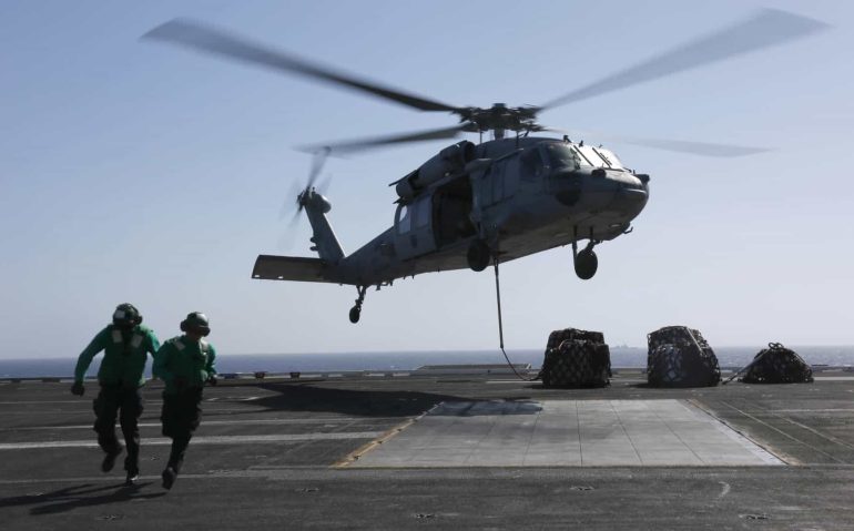 helicóptero americano porta aviões