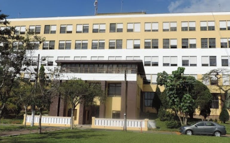 Acidente ocorreu próximo ao Hospital Militar de Porto Alegre