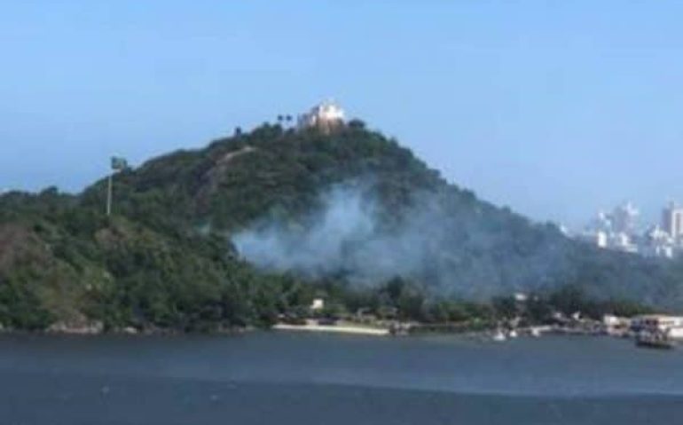 Incêndio aconteceu em um dos paióis do 38 BI (Crédito: leitor de A Gazeta)