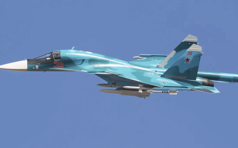 Um Su-34 da Força Aérea Russa se apresentando durante o show aéreo MAKS-2015 do Aviation Salon em Zhukovsky, na Rússia  • Getty Images
