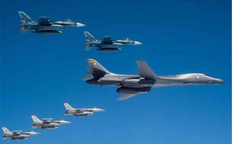 Jatos das Forças Aéreas de EUA e do Japão participam de exercício militar conjunto ao norte do país asiático
Foto: Sgt. Timothy Moore/USAF