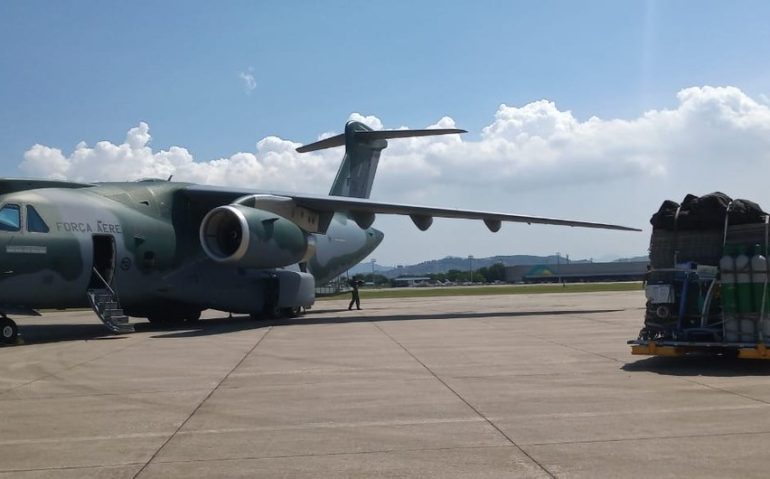 Nesta quarta-feira (13), dois aviões KC-390 Millennium, da Força Aérea Brasileira (FAB), decolaram rumo à Capital do Amazonas. Foto: Ministério da Defesa