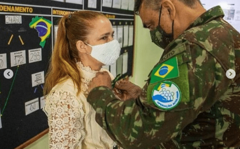 Médica Mariângela Nasário Andrade foi condecorada pelo Exército (Instagram Operação Acolhida)