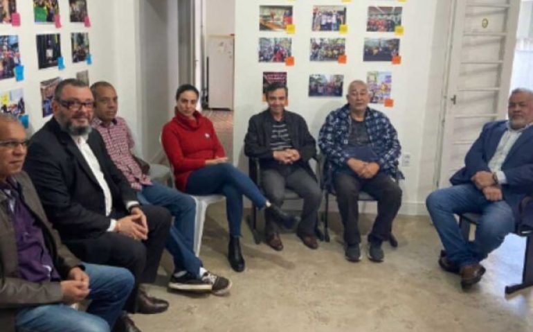 Militares das Forças Armadas em Canoas, comitê de Fernanda Melchionna (Imagem: Sociedade Militar)