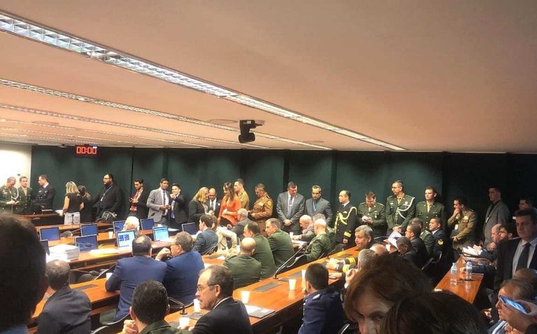 militares na audiência pública