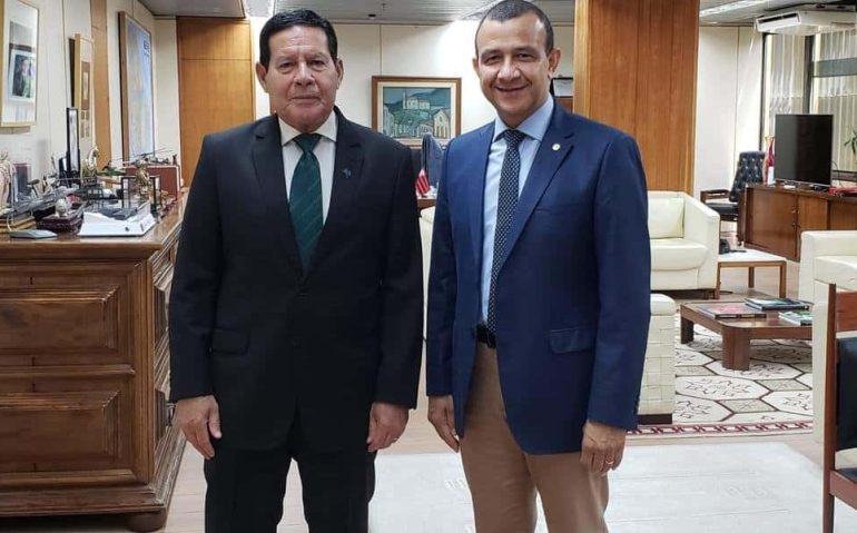 Hamilton Mourão e Carlos Gomes durante encontro em Brasília | Foto: Divulgação/CP