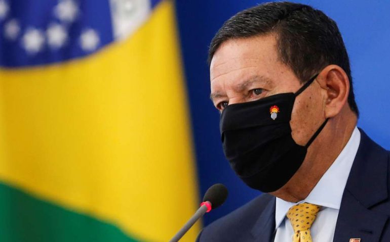 Vice-presidente Hamilton Mourão durante entrevista coletiva no Palácio do Planalto 09/07/2020 REUTERS/Adriano Machado