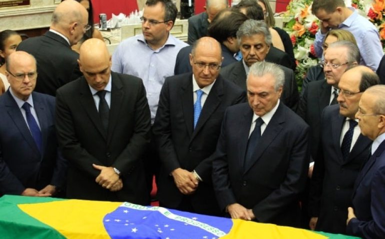 o-presidente-da-republica-michel-temer-durante-o-velorio-de-teori-zavascki-ministro-relator-da-lava-jato-no-supremo-tribunal-federal-stf-1485016272786_615x470