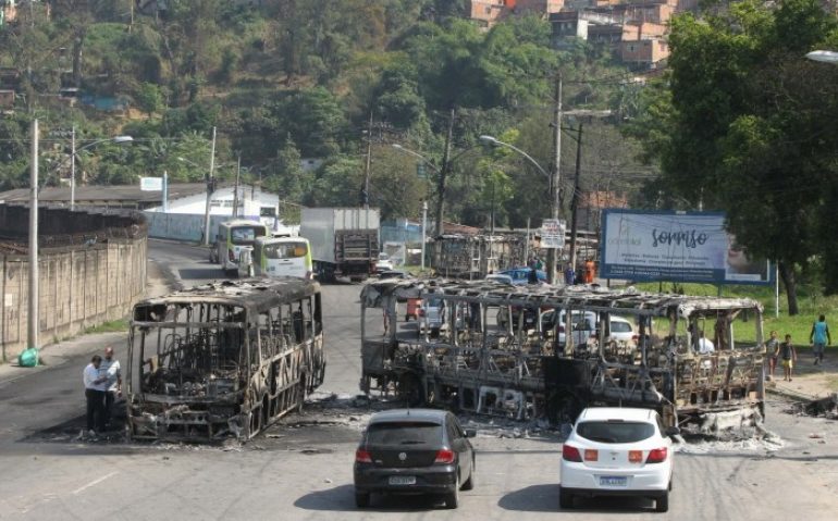 Sete ônibus foram incendiados – Estefan Radovicz / Agência Brasil