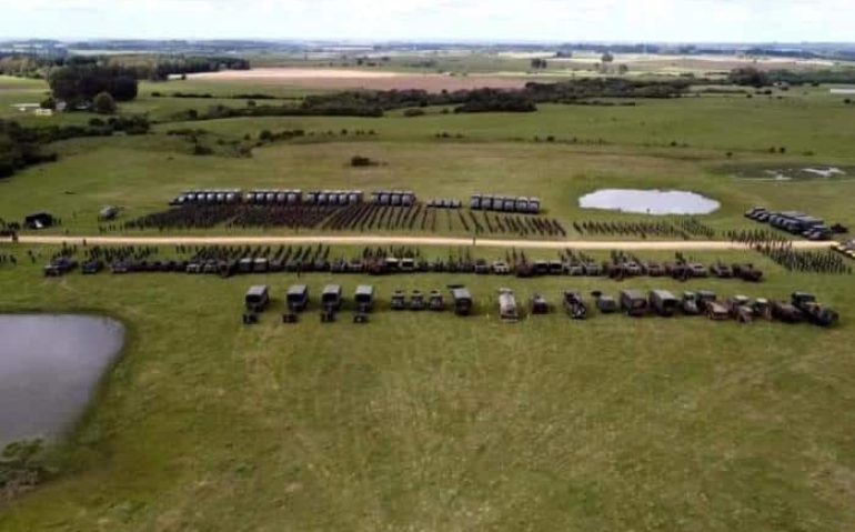 Bagé (RS) - Desde terça-feira (3), cerca de 4 mil militares do Exército, acompanhados de 700 viaturas e aeronaves, realizam a Operação Vitória, maior exercício envolvendo a força terrestre este ano, conduzido  pela 6ª Divisão de Exército.
Imagem; CMS