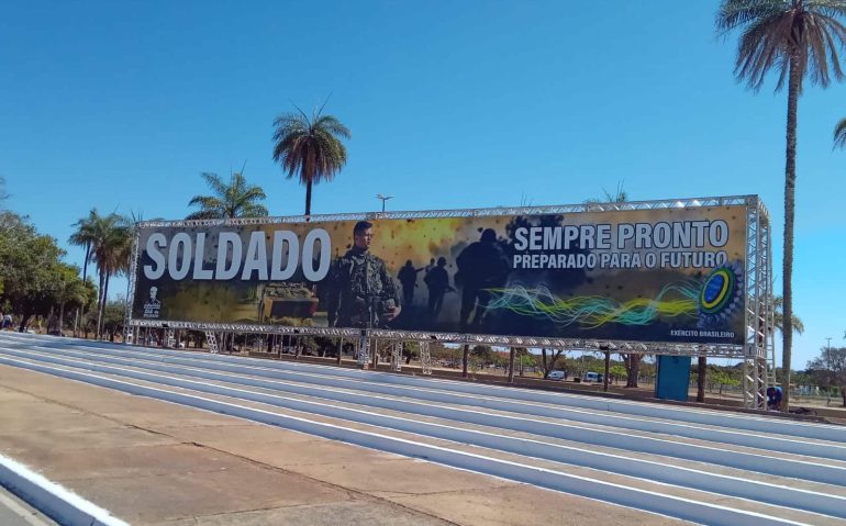 outdoor do Dia do SOldado em Brasília