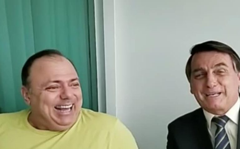 Bolsonaro em visita a Pazuello no hospital