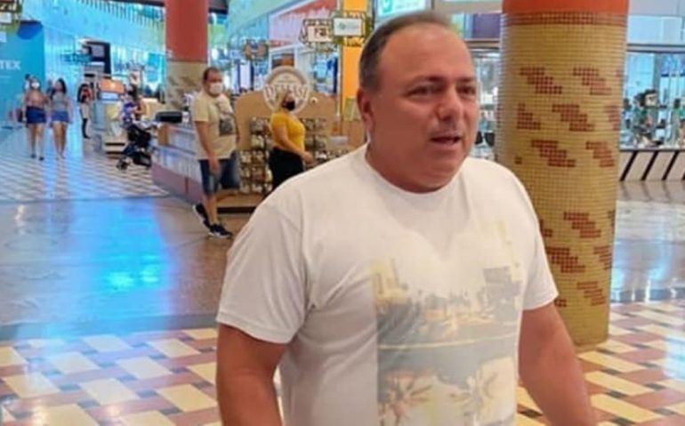 Ex-ministro da Saúde, Eduardo Pazuello estava sem máscara em shopping de Manaus Foto: Reprodução/Instagram