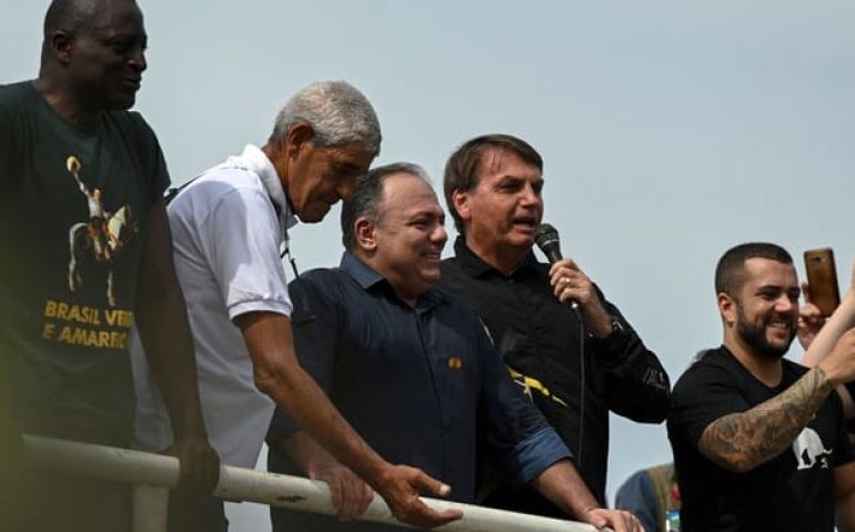Eduardo Pazuello em ato pró-Bolsonaro no Rio de Janeiro: estatudo militar proibe oficiais da ativa de participar de manifestações políticas | ANDRE BORGES / AFP