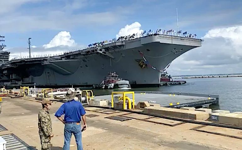 porta-aviões Carrier Eisenhower
