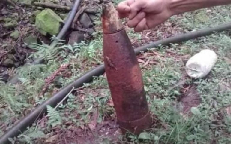 Projétil foi encontrado em terreno do bairro Industrial — Foto: 26º GAC/Divulgação