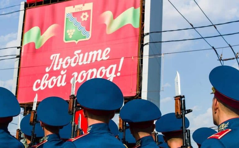 Soldados participam de cerimônia do Dia da Independência da Transdnístria
Imagem: Corbis via Getty Images