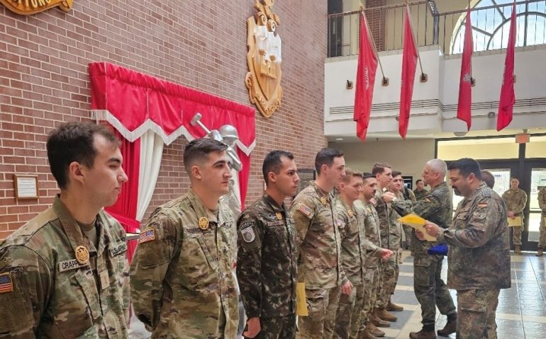 tenente do Exército destaque em curso dos EUA