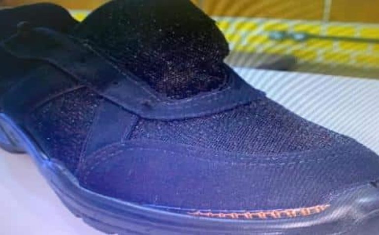 tênis preto EB