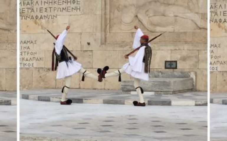 troca-guarda-em-atenas-1024x256