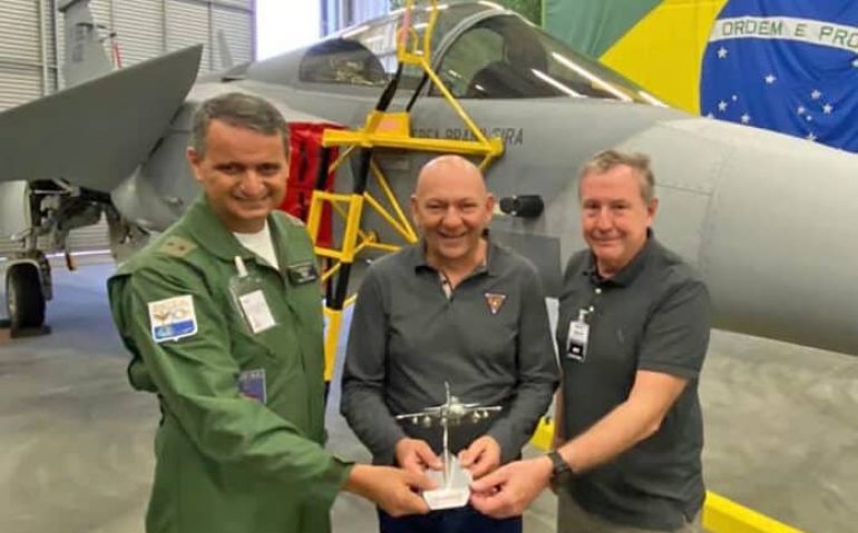 veio-havan-luciano-hang-gripen-696x465