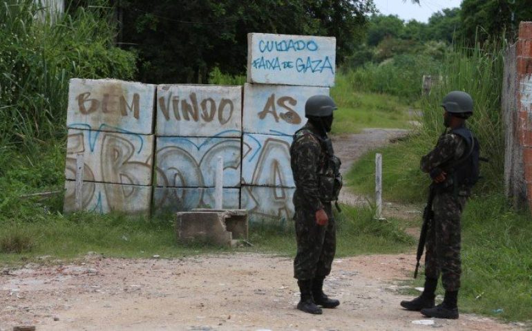 x75417125_Sao-Goncalo-Rio-02-03-2018-IntervencaoOperacao-MilitarOperacao-da-Policia-Federal.jpg.pagespeed.ic_.l1nj2gd2Pm